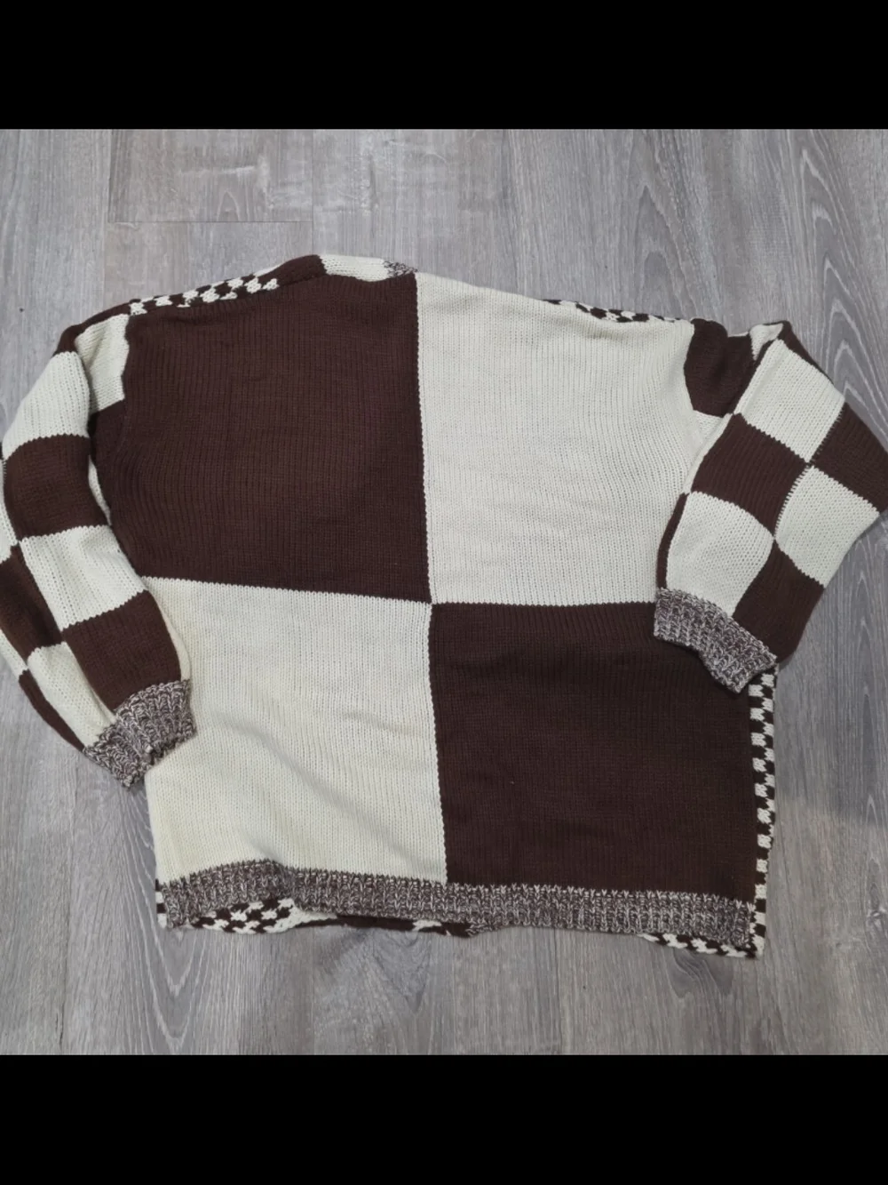 Beautiful brown and cream plaid cardigan, creating a fresh look.szL